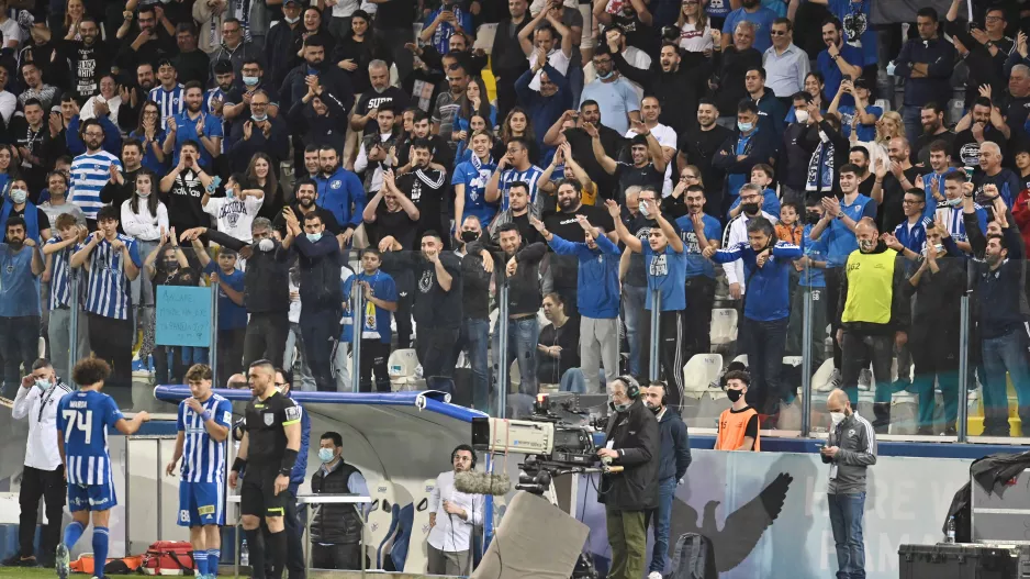 Χρωστάει στον κόσμο της... μια ακόμη παράσταση