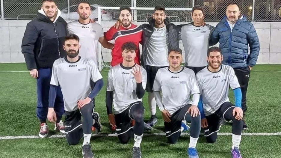 Αγκαλιά με τον τίτλο το Frederick!