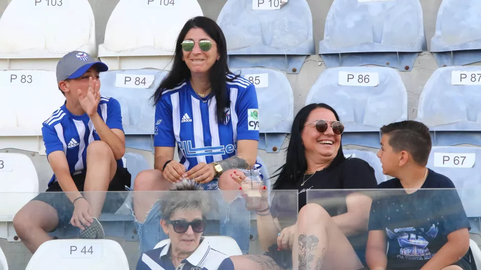 Περιμένει η Στέλλα