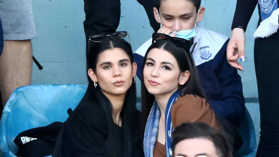 Πόζαραν οι Απολλωνίστριες!