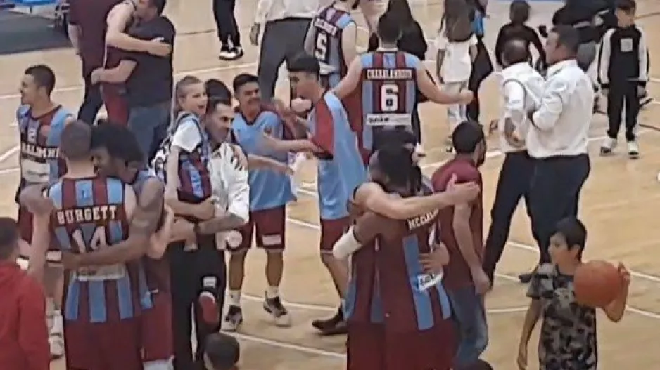 Μαζί με την κορούλα του!