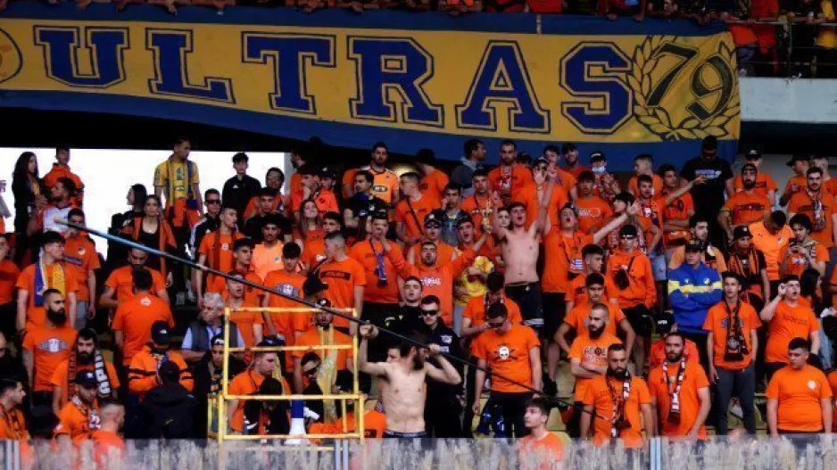 Απάντηση Πορτοκαλί στη Θύρα 9: "Μιλάτε εσείς για θυσίες ρε/Δεν θα δώσουμε λογαριασμό σε κανένα"