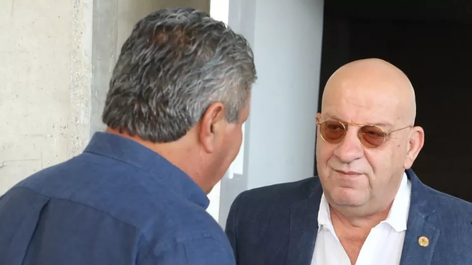 Κουβέντα για τους στάβλους του Αυγεία