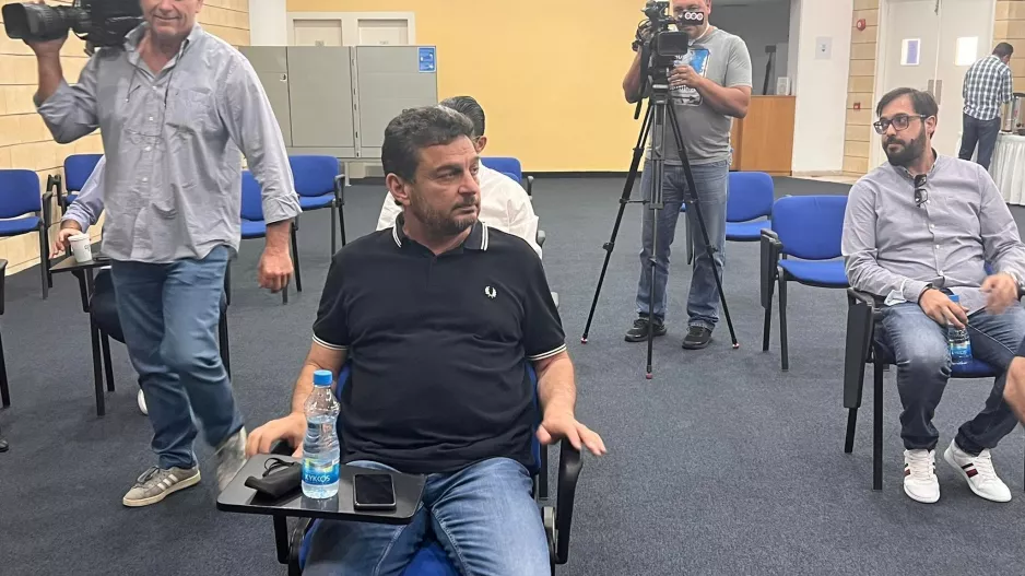 ΑΝΕΤΟΣ και ήρεμος