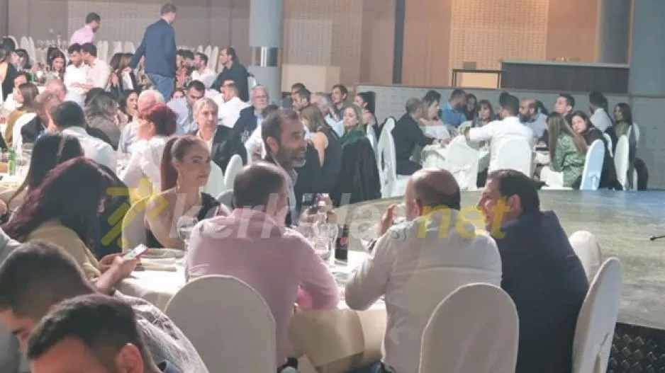 Πρώτο... τραπέζι!