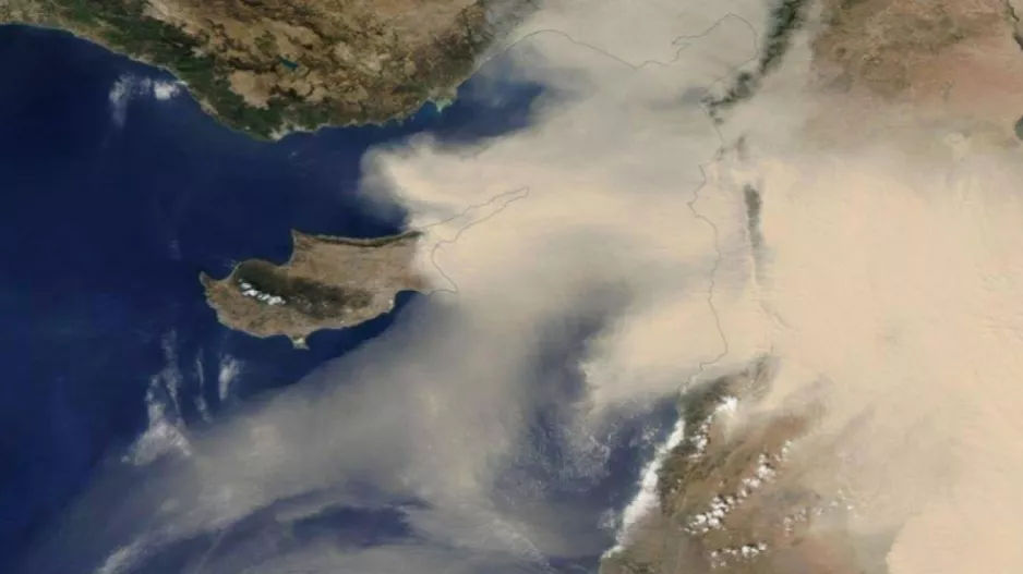 Συνεχίζει να «πνίγεται» στη σκόνη η Κύπρος