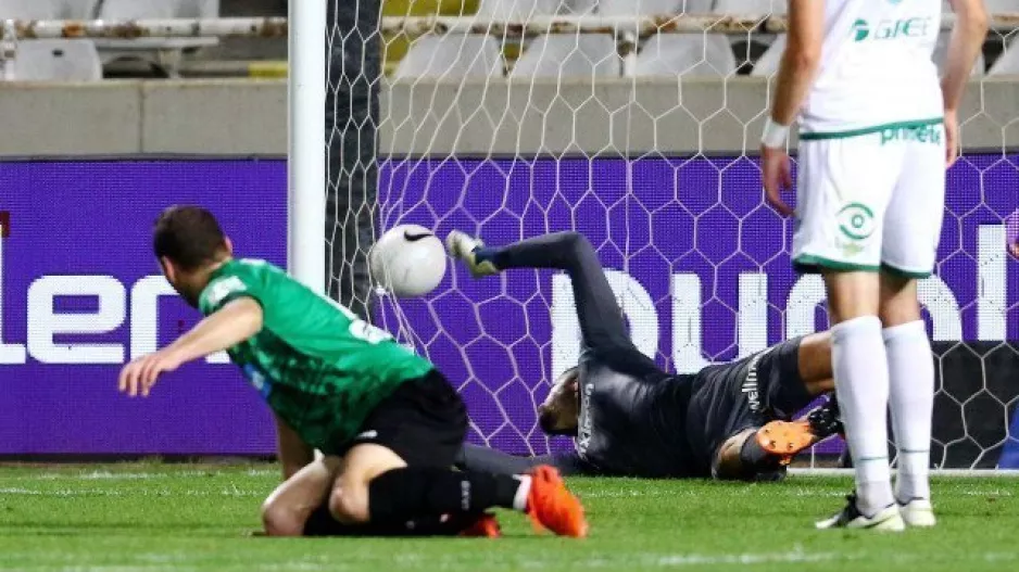 3-0 και 33!