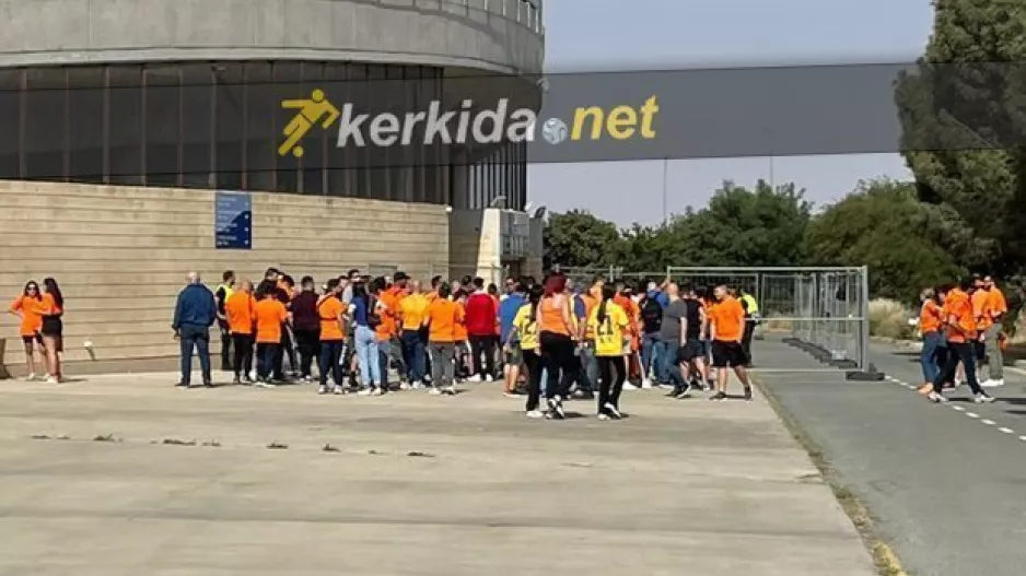 Μαζεύονται οι ΑΠΟΕΛίστες (φώτος)