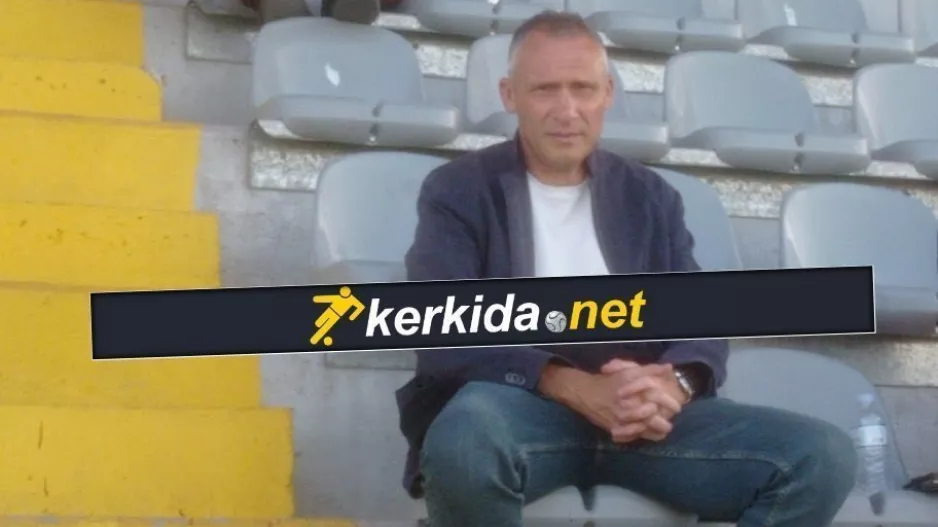 ΕΚΕΙ... ο κόουτς 