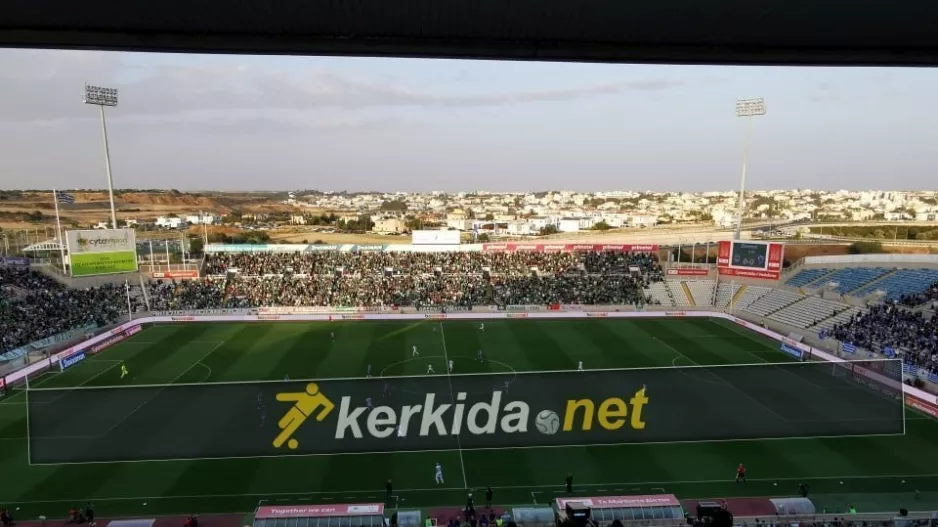 Οι αντιδράσεις του κόσμου της Ομόνοιας για τα εισιτήρια του τελικού 