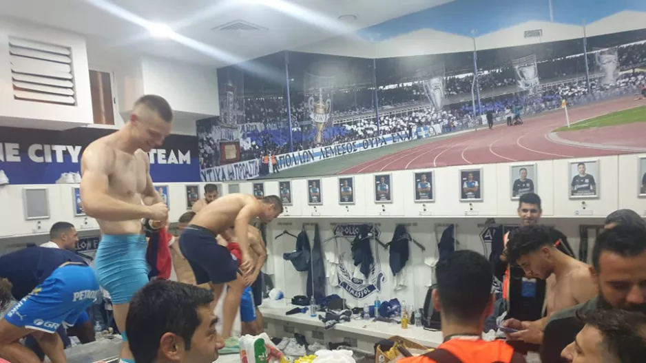 Άνοιξαν σαμπάνιες στ΄αποδυτήρια! (βίντεο) 