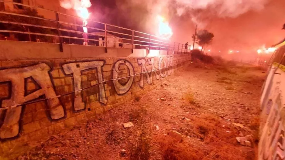 Θύρα 1: "Αδέρφια βάζουμε τα γιορτινά μας"
