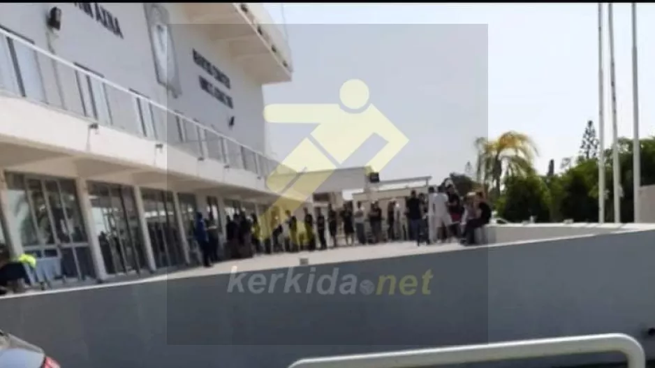 ΟΥΡΕΣ στα γραφεία του Εθνικού Άχνας! 