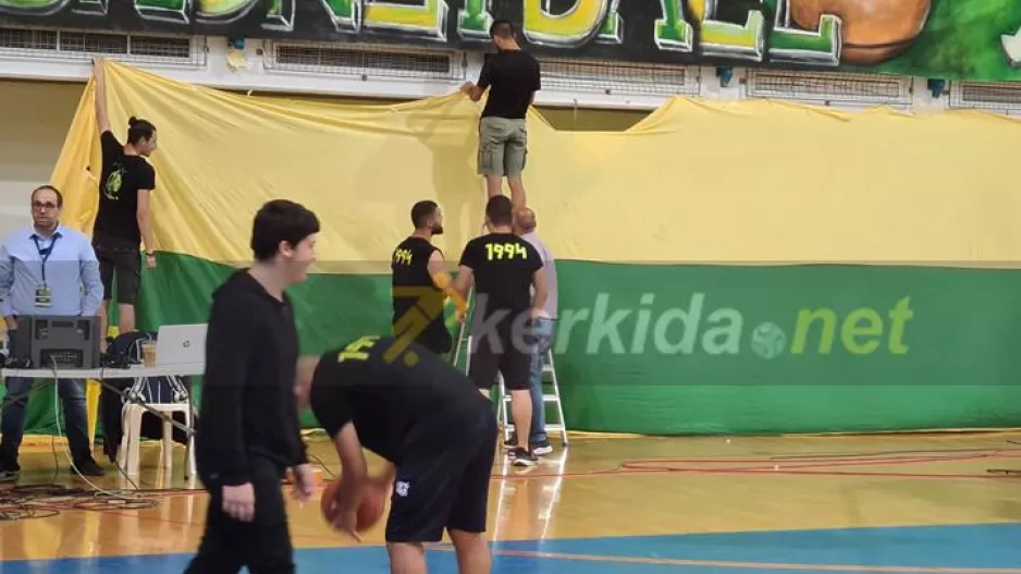 (Φώτος/Kerkida) Από νωρίς στο κλειστό ο Πρόεδρος, τα είπε με τους οργανωμένους 