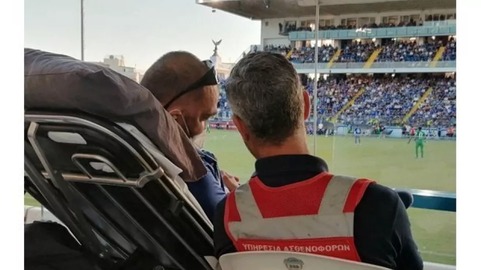 Κορυφαία στιγμή: Ο Θανάσης στο γήπεδο για την Ανόρθωση!