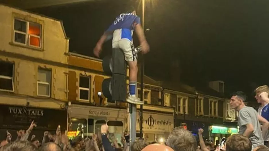 Παίκτης... βγήκε στα φώτα τροχαίας!
