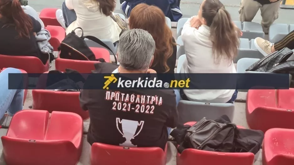 Φόρεσαν... φανέλες για τον τίτλο στο ημίχρονο! (φώτος)