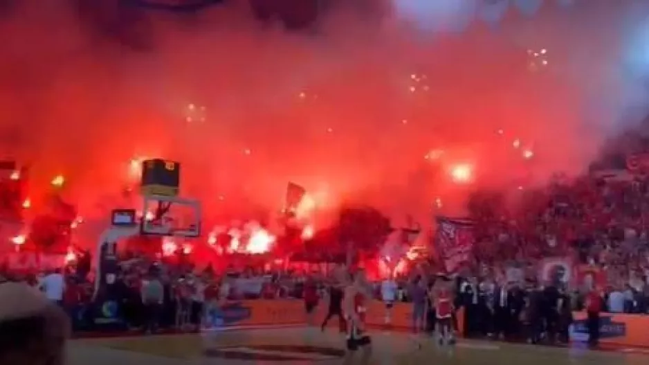 (ΒΙΝΤΕΟ) Το CB στο "ΣΕΦ" - Χαμός για τον Ολυμπιακό