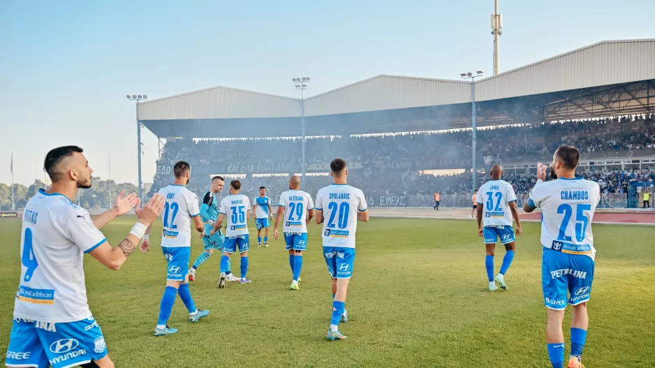 "Αφιερωμένο σε αυτόν τον υπέροχο κόσμο και για τα αδέρφια μας που βρίσκονται ψηλά!"