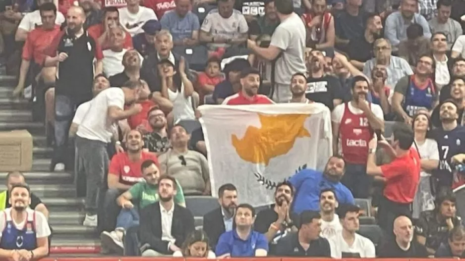 Κύπριοι... Ολυμπιακοί κόντρα στους τούρκους  (φώτος)