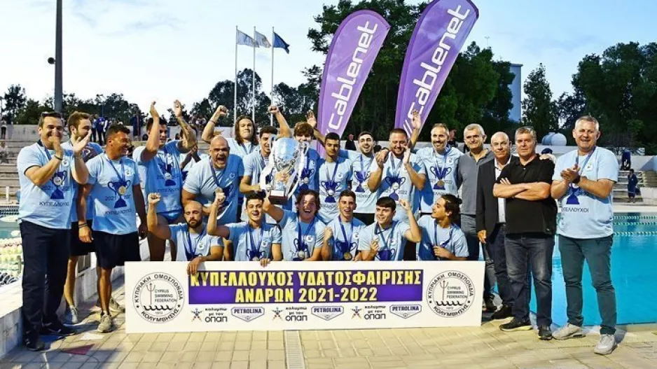 Η Μέσα Γειτονιά πανηγυρίζει το νταμπλ! 