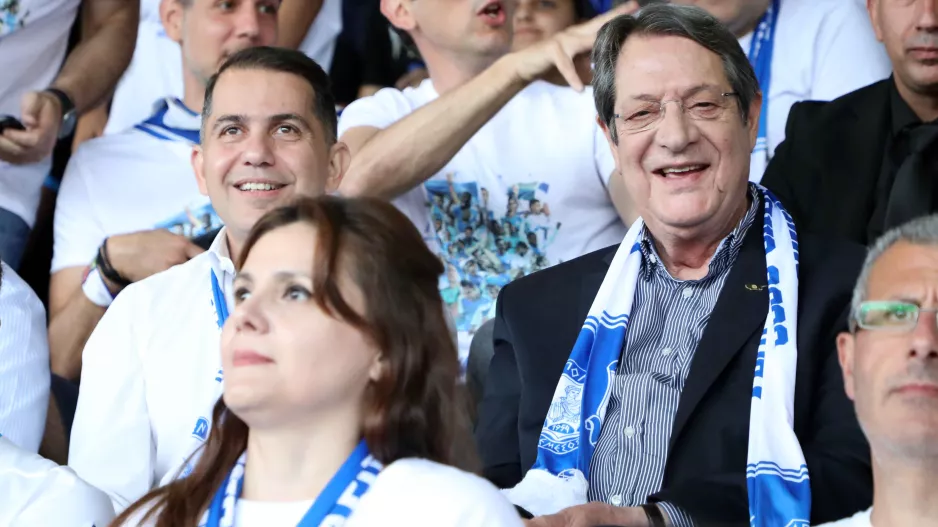 Με κασκόλ Απόλλωνα και δίπλα στον Κίρζη ο Πρόεδρος (φώτος) 