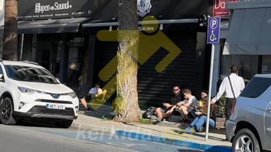 Απόλλων: Nωρίς το πρωί στη μπουτίκ!