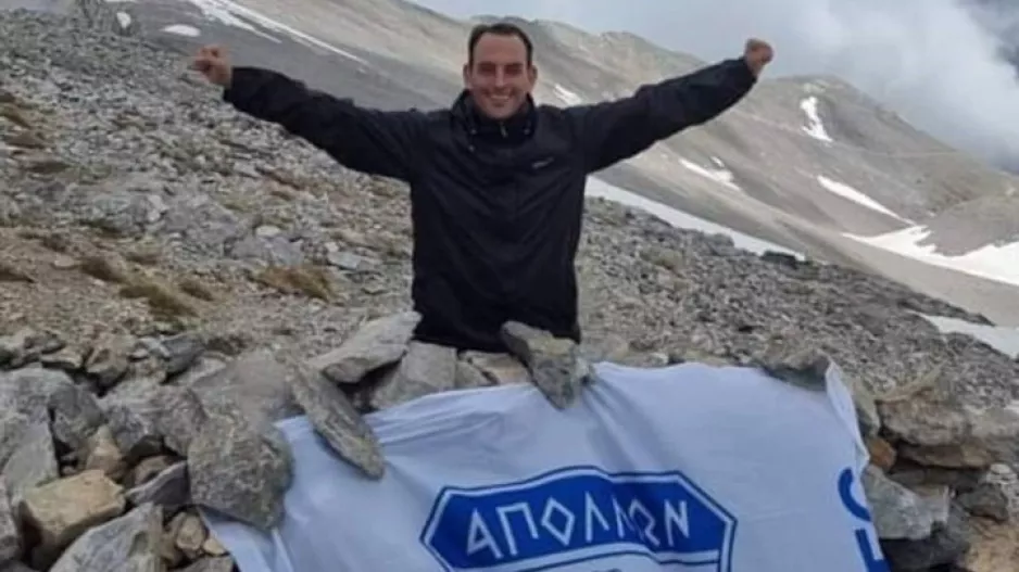 Τρέλα για το πρωτάθλημα - Η σημαία του Απόλλωνα στον Όλυμπο 