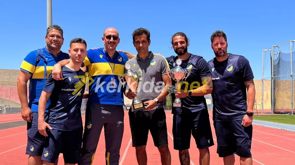 ΑΠΟΕΛ: Μοράις - "γαλαζοκίτρινο" τιμ αγκαλιά με τα τρόπαια! 