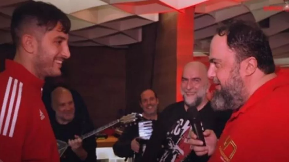 «Για πάρτη σου, πρόεδρε - Εσένα έπρεπε να σε πάρουμε για το τραγούδι»