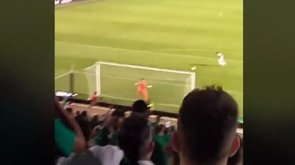 Το πέναλτι του "Χάμπου" μέσα από την Βόρεια (βίντεο)