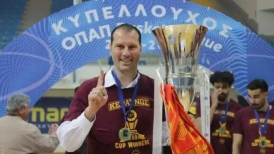 Όταν ο Κακιούζης το σήκωσε με την Πετρολίνα ΑΕΚ!
