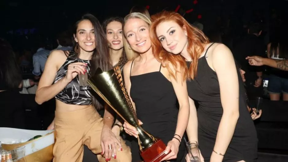 Εκεί και η Μανωλίνα