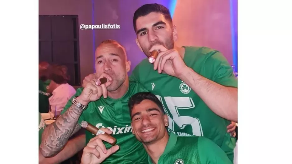 Τριάδα με πούρο!
