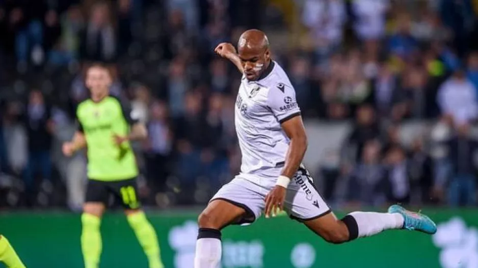 AEK: «Στο κάδρο και των Οσέρ-Μπράγκα ο Εστουπινιάν»