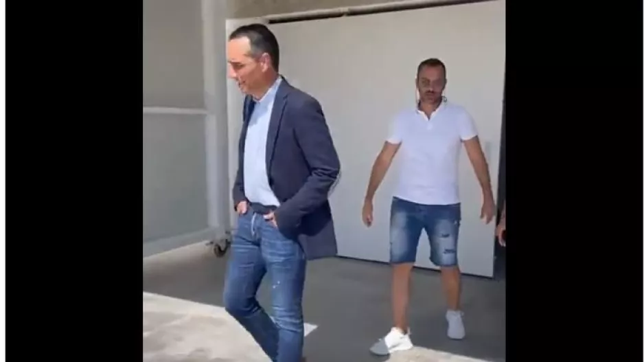 Βόλτα στην ΑΡΕΝΑ ο κόουτς (βίντεο)