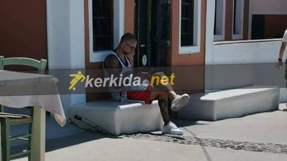 Kerkida Σαντορίνη με... Παπουλή!
