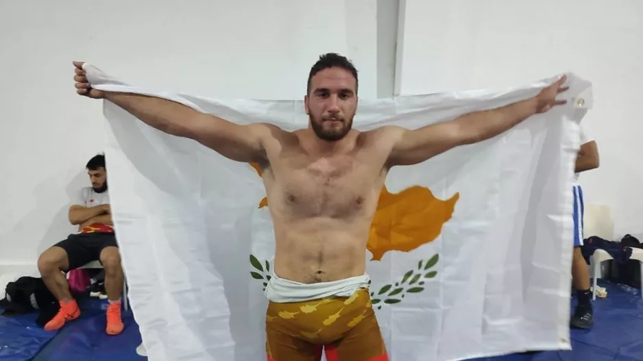 Χάλκινο και στην πάλη με τον Χοίρα!