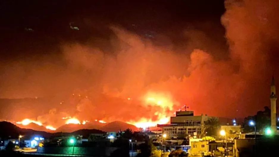 Φωτιά Κατεχόμενα: Εκκενώθηκαν 2 χωριά... 