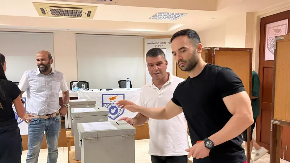Το kerkida στο Οίκημα των Διαιτητών/Νικητής ο Πάπουτσος 