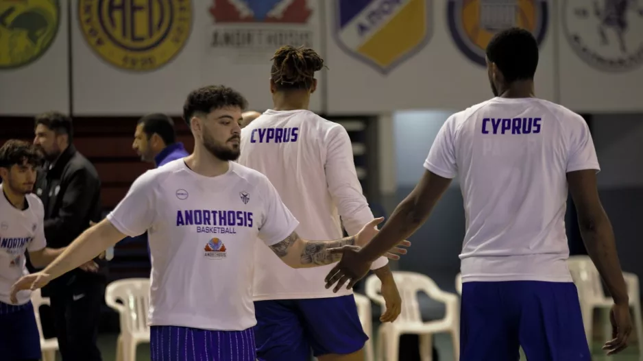 Τέλος τρεις από την Ανόρθωση