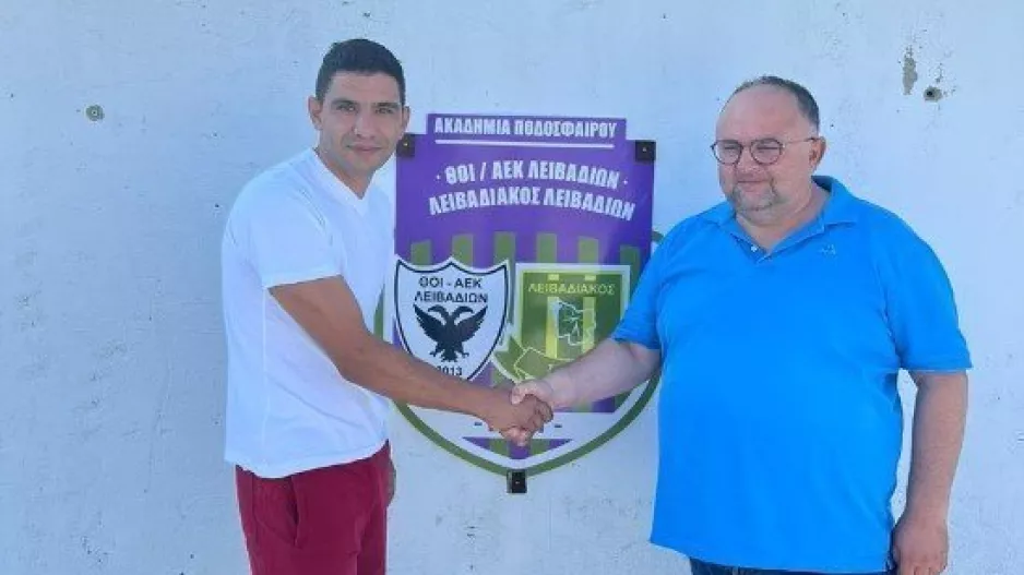 Έδωσαν τα χέρια με Αντωνίου