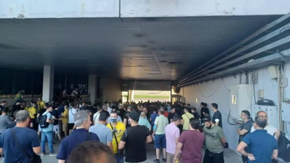 «Τρέλα» για τα διαρκείας - Ουρές από το... βράδυ στο ΟΑΚΑ!