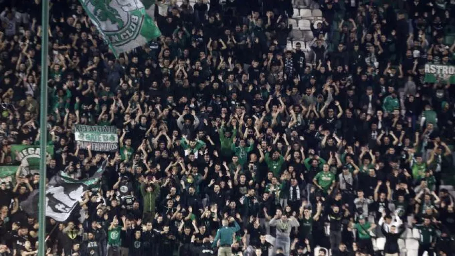 Πανό κατά του Μουντιάλ του Κατάρ στη Λεωφόρο 