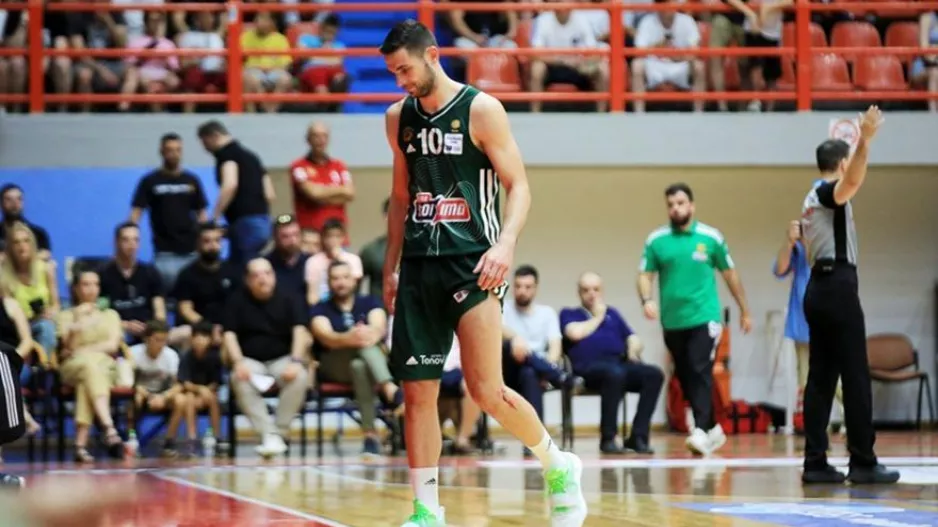 Χειρουργήθηκε για το σκίσιμο στο πόδι του (φώτο)