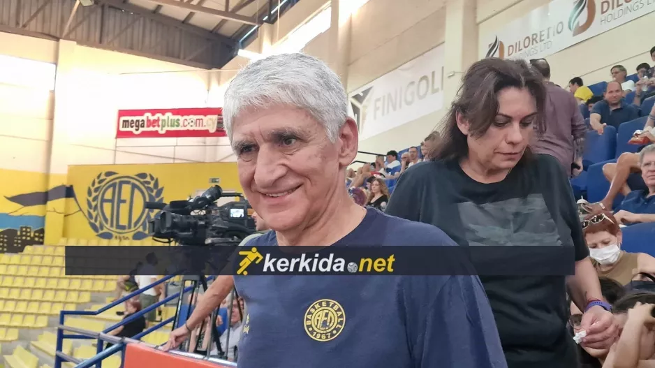 Mε φανέλα ΑΕΛ!