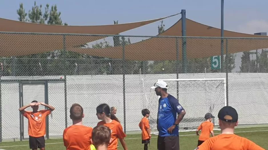 Aφήστε τους!