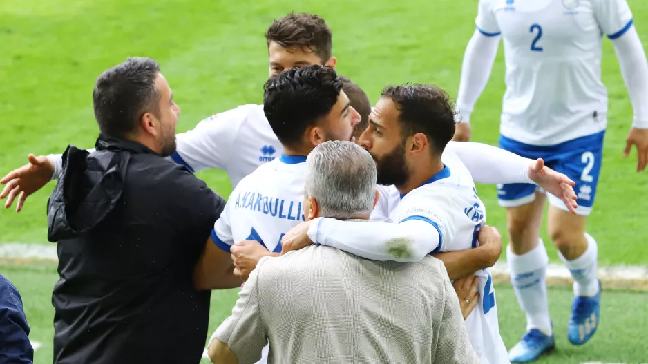 Κώστε/Κάστανος