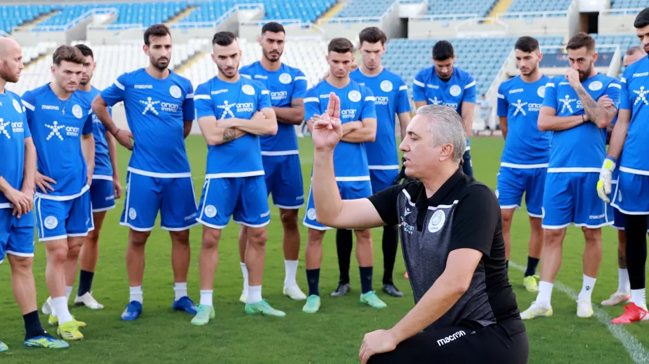 Κωστένογλου σε παίκτες: "Ψηλά το κεφάλι!"