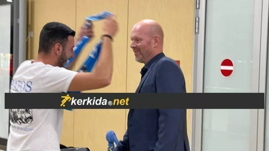 "Ντου" σε Μπεργκ, του φόρεσε το μπλε κασκόλ! 